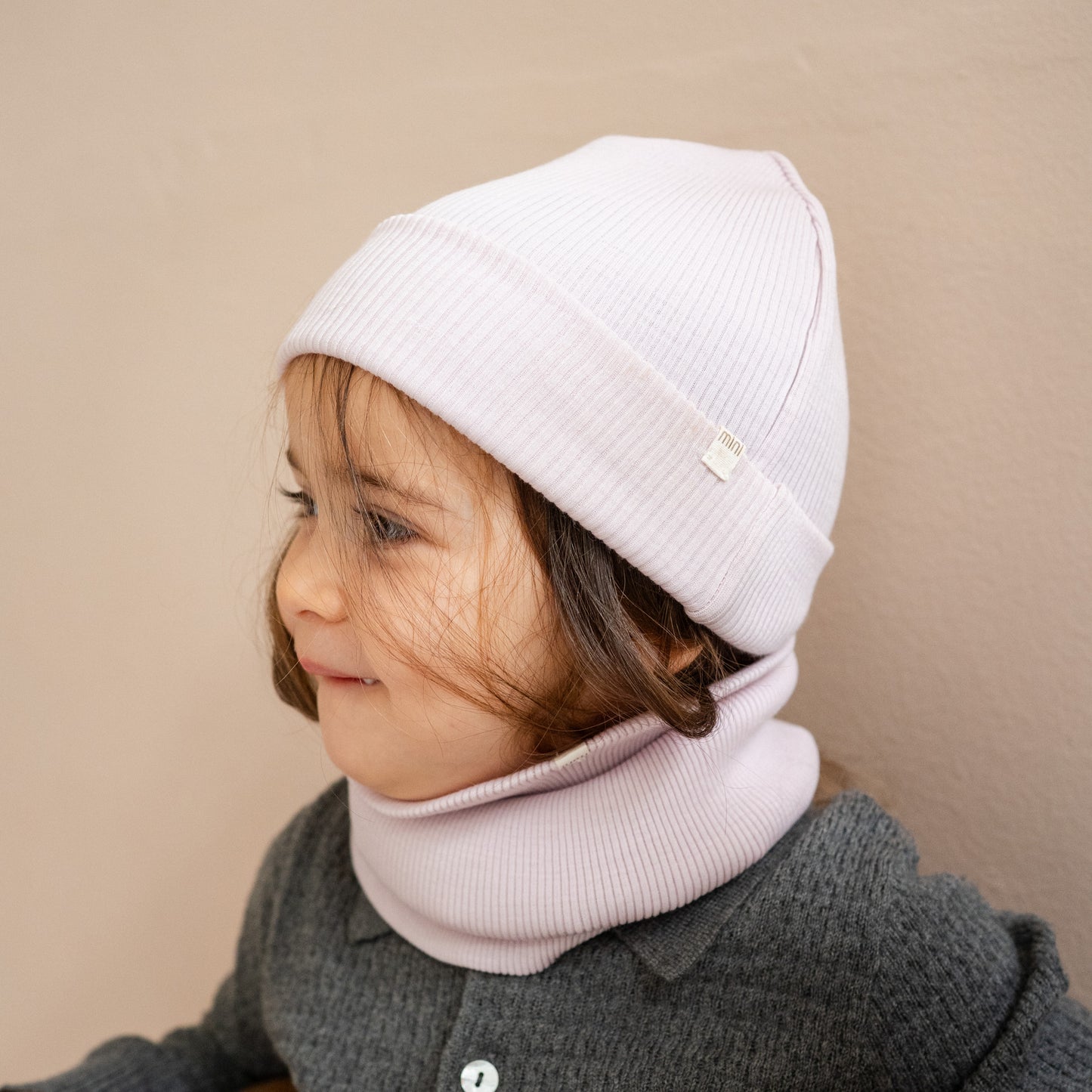 Minimalisma - Andersen Kinder Mütze mitwachsend in Rose Peony aus 100 % Merinowolle