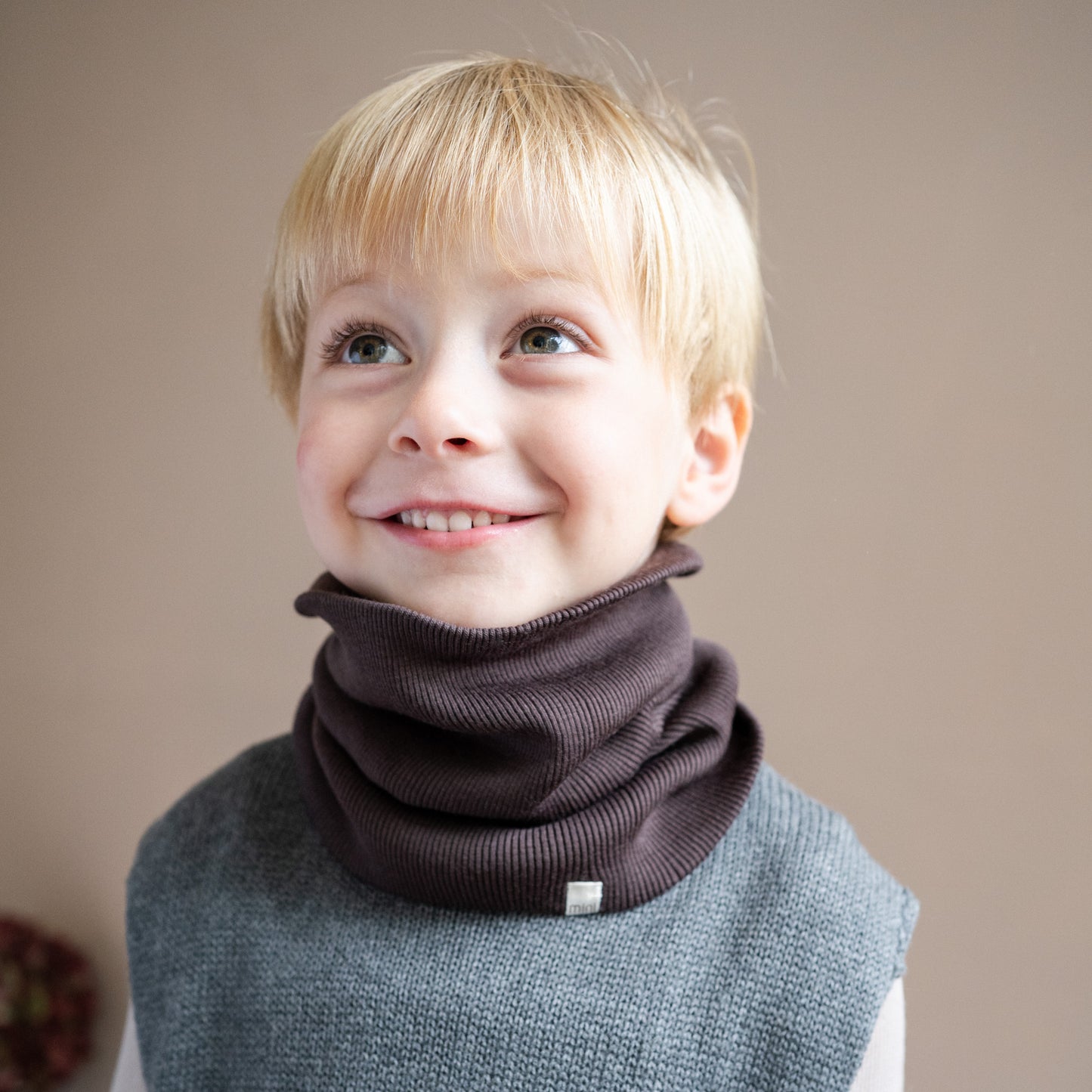 Minimalisma - Argir Loop mitwachsend aus 100 % Merinowolle in Dark Chocolate