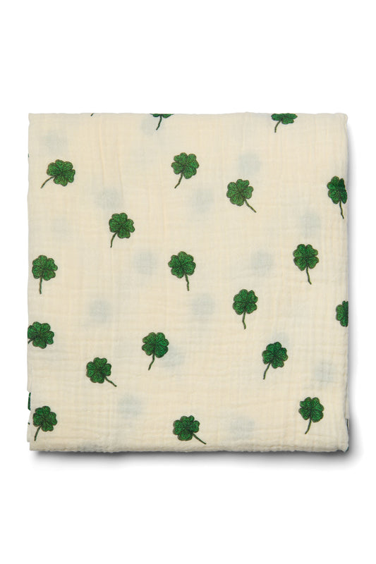 Studio Noos - Swaddles in Cremeweiss mit Kleebättern in gross 120x120 aus Biobaumwolle