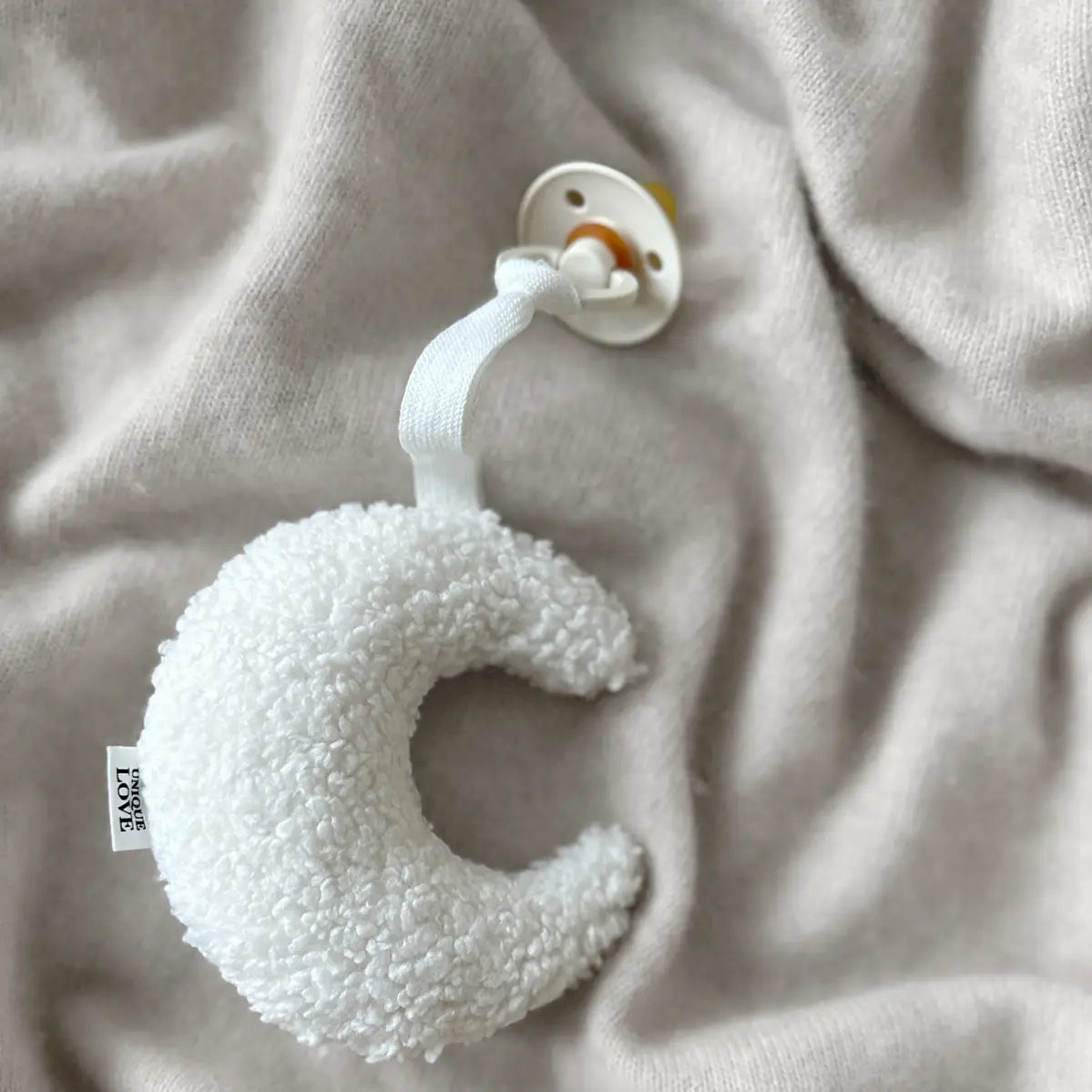 Unique Love - Schnullerband Mond Soft