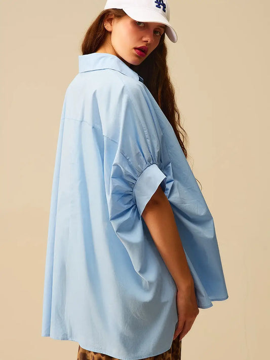 Stadtkinder - Oversize Bluse in weiss mit kurzen Ärmeln in hellbau