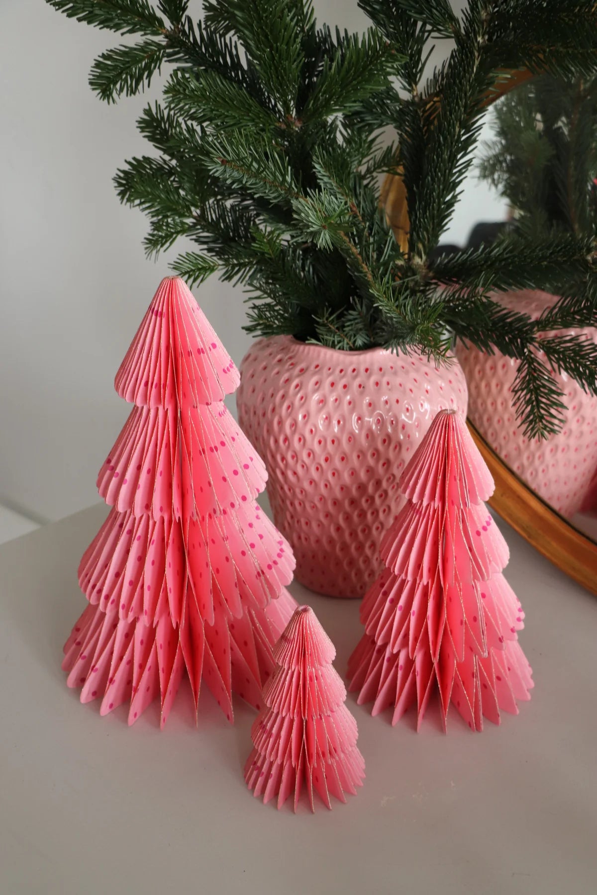 von Rike - Weihnachtsbaum mit Magnetverschluss in Rosa mit Punkten