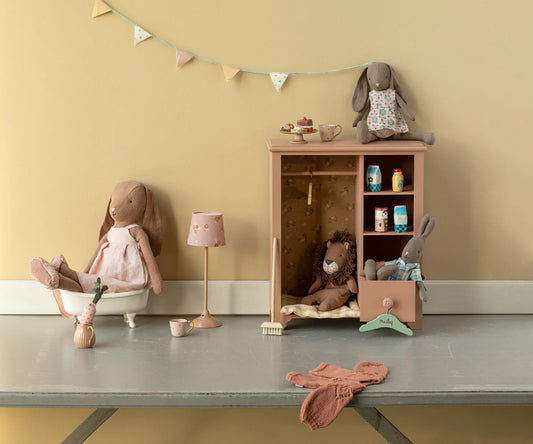 Maileg - hase in Größe 3 mit Kleid in schokobraun und kleinen Schuhe