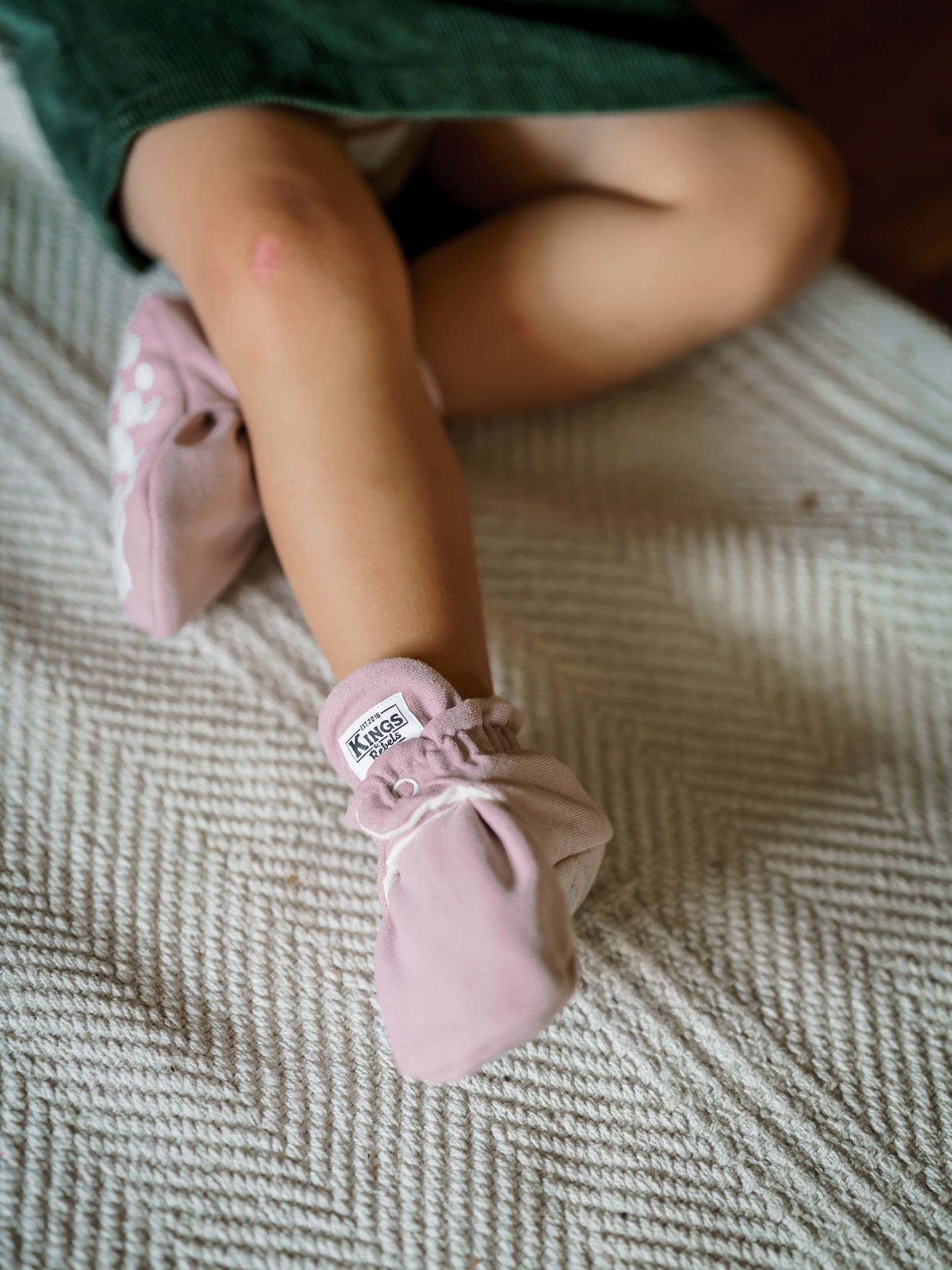 Kings & Rebels - Gamuza Classic Babyboots in Rosewood