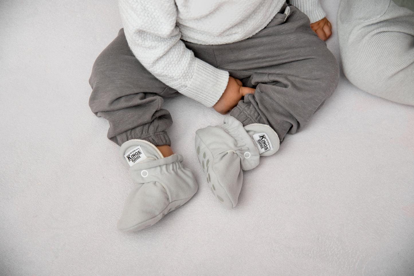 Kings & Rebels - Gamuza Classic Babyboots in Grey
