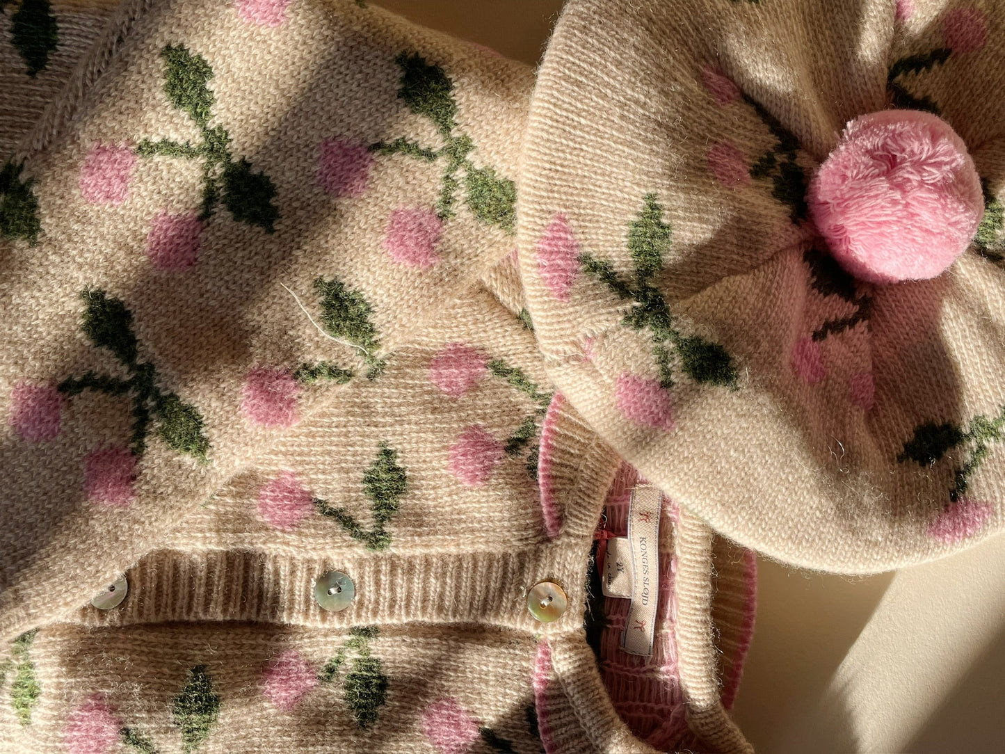 Konges Sløjd - Belou Strickjacke mit Kirschen