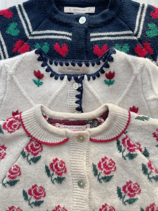 Konges Sløjd - Belou Strickjacke in Beige mit Rosen