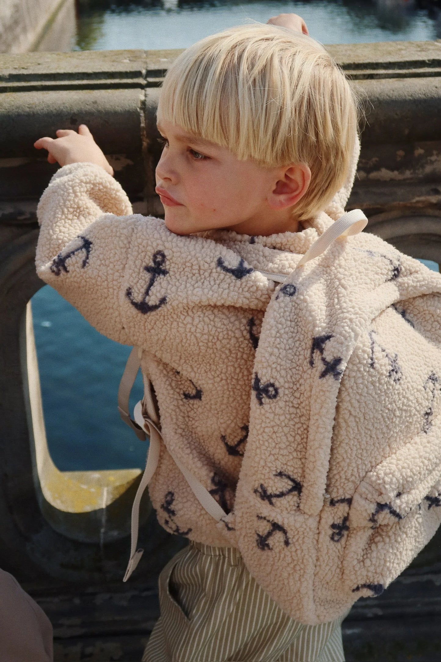 Konges Sløjd - Jody Teddyjacke beige nature mit Ankern in Blau