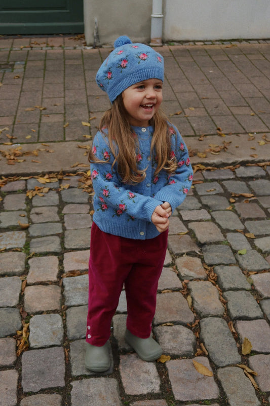 Konges Sløjd - Belou Strickjacke in Hellblau mit Rosen Rosie Shade