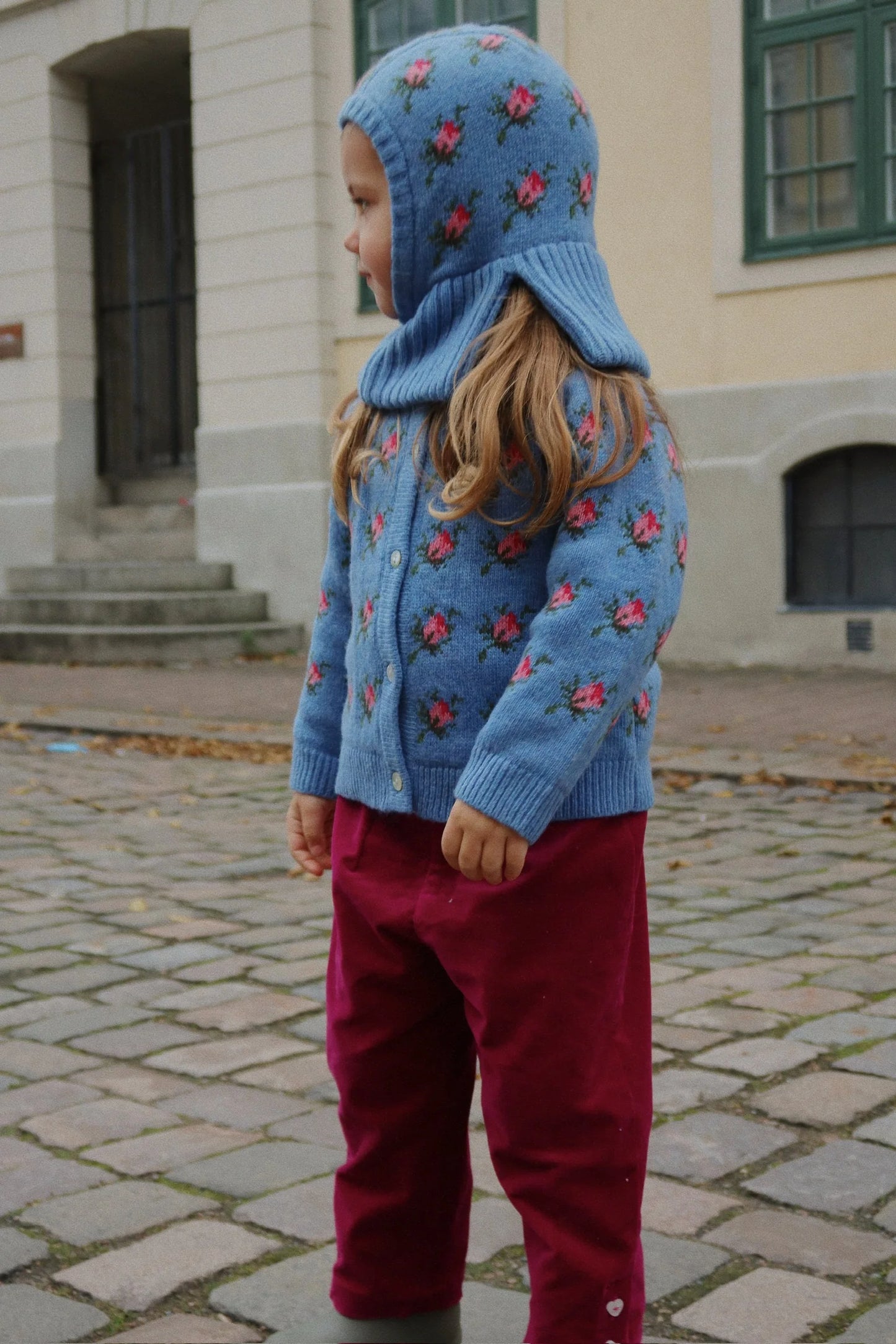 Konges Sløjd - Belou Balaclava in Hellblau mit Rosen