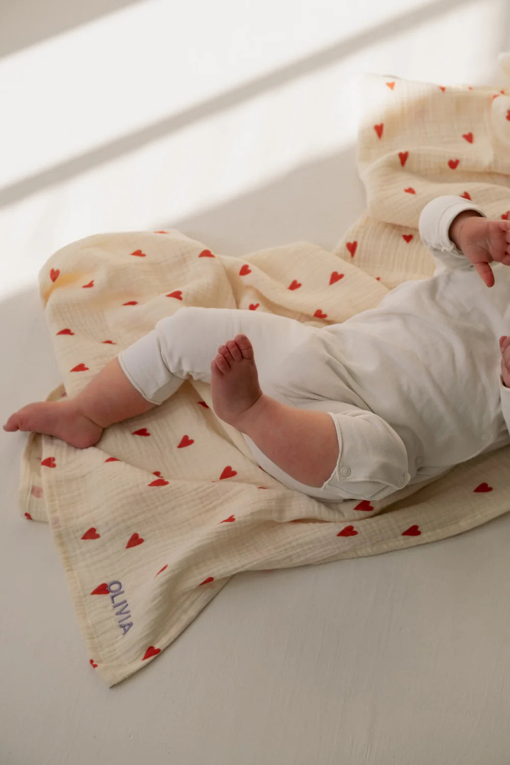 Studio Noos - Swaddle mi Herzen in Creme aus 100 % Biobaumwolle in 2 Größen