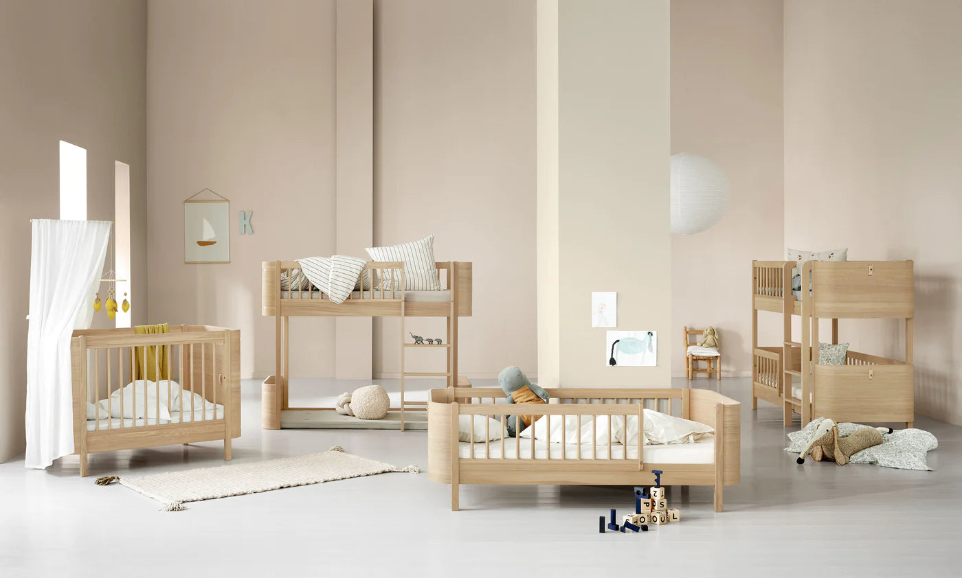 Oliver Furniture- Mini Wood + Babybett inkl. Umbauset Juniorbett in eiche