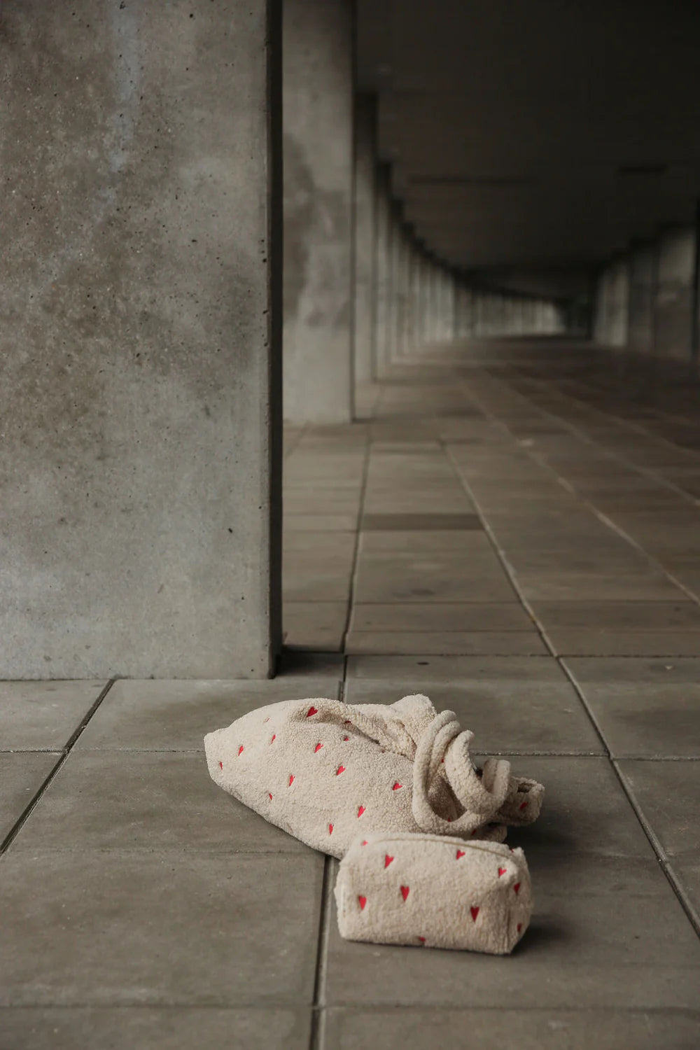 Studio Noos Kosmetik / Windeltasche - Teddy Ecru mit Herzen