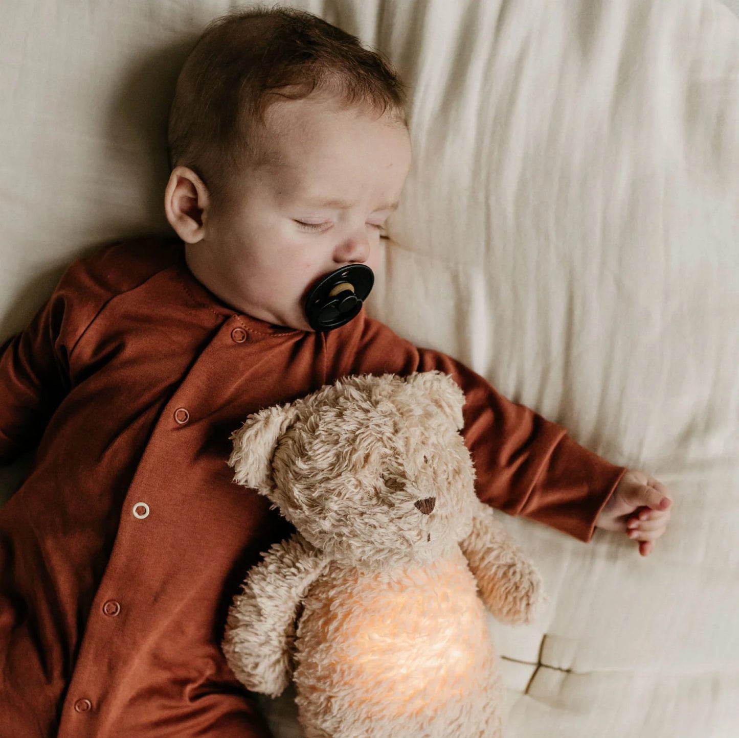 Moonie 2.0 Organic Nachtlicht Einschlafhlfe & Kuscheltier in Sand Natur