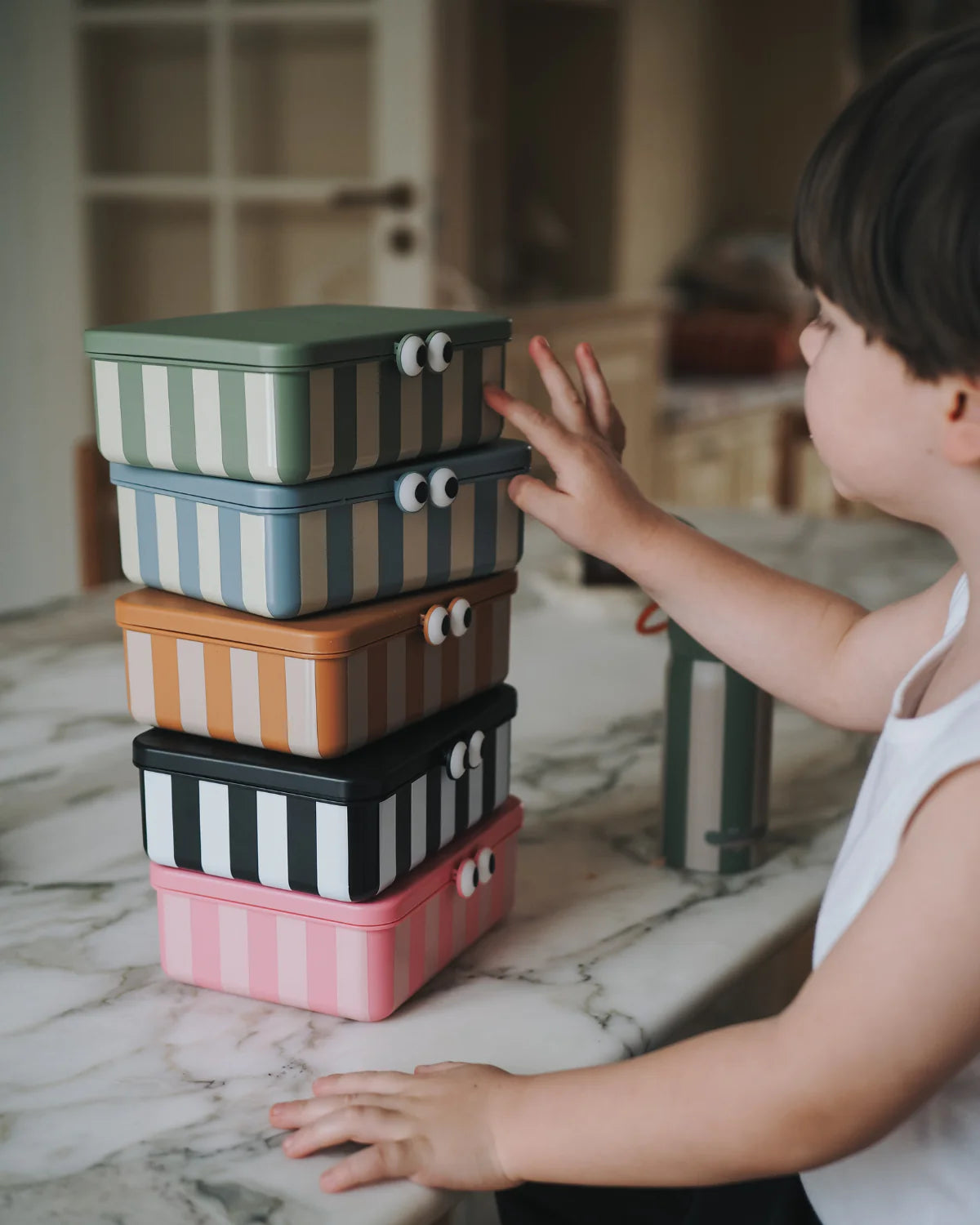 NOUI NOUI - Kinder Lunchbox mit 3 EInsätzen in schwarz gestreift PRE ORDER