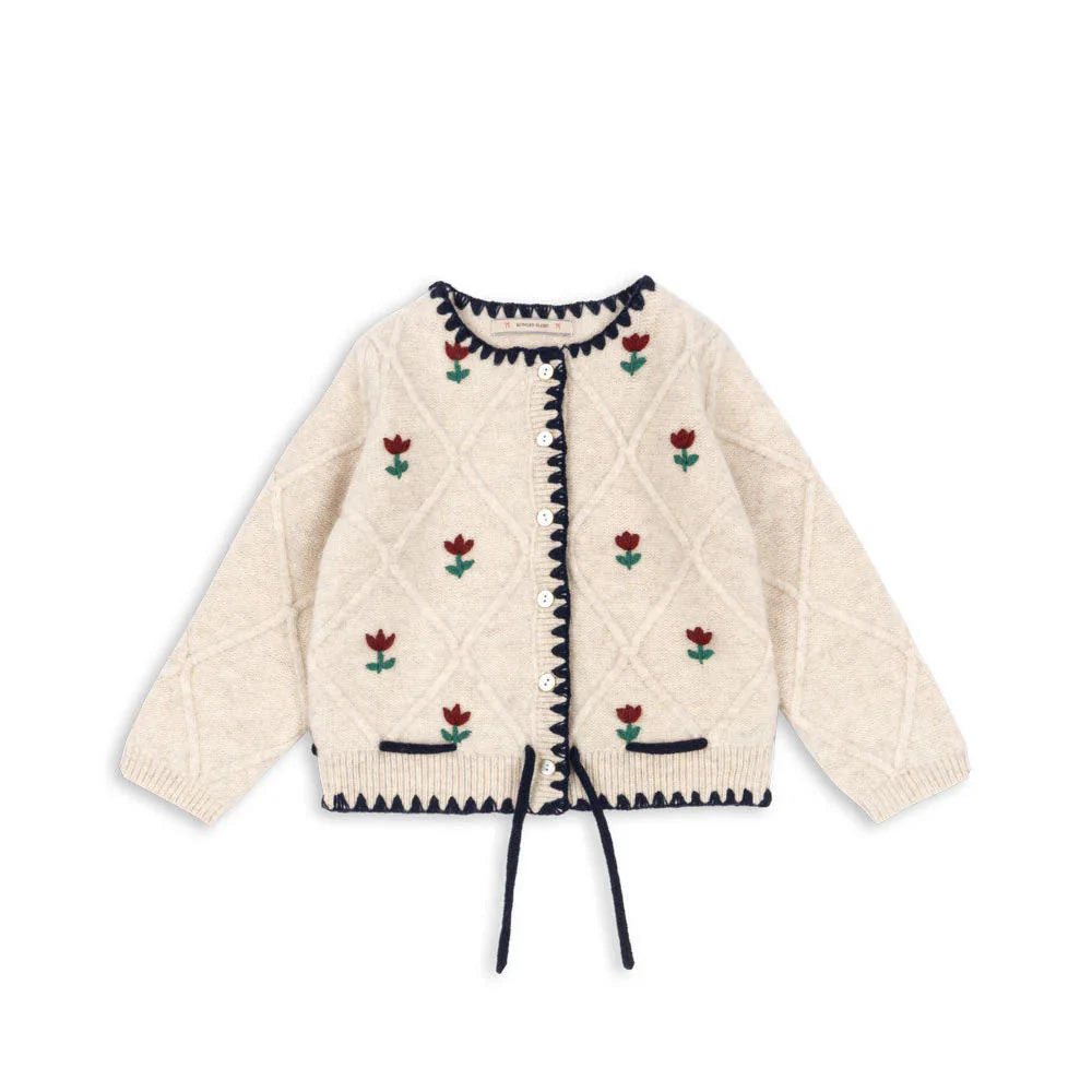 Konges Sløjd- Iska Cardigan in Beige mit Blau und süßer Stickerei