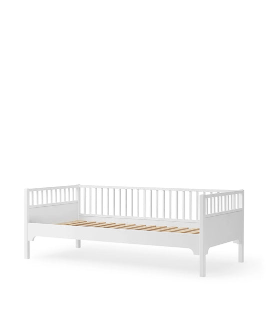 Oliver Furniture - Classic Seaside Bettsofa in weiss