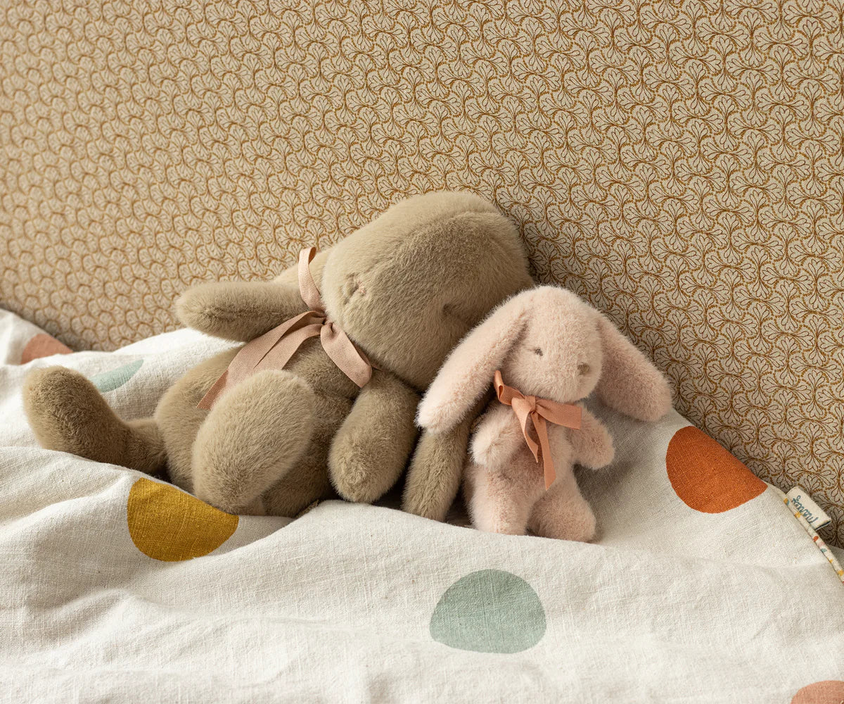 Maileg - Kuschelhase in Dusty Braun in Klein