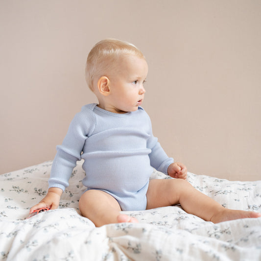 Minimalisma - Alaska Baby Langarm Body in Frost Blue aus 100 % Merinowolle (Kopie)