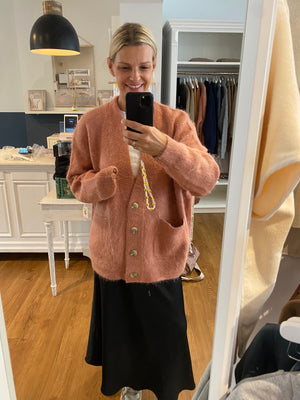 Bild in Slideshow öffnen, Delicate Love - Strickjacke in Rouge Oversize Alpaka NEW IN AW 23
