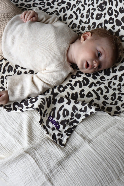 Studio Noos - Swaddles in Leo in Klein 70 x70  aus Biobaumwolle (