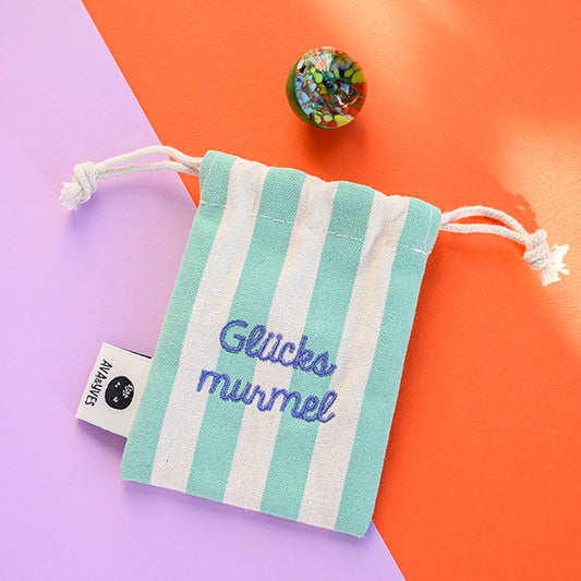 Ava & Yves  - Glücksmurmel  im hochwertigen Jutelbeutel in Mint weiss gestreift aus Muranoglas dunkelrot mit Konfetti (Kopie)