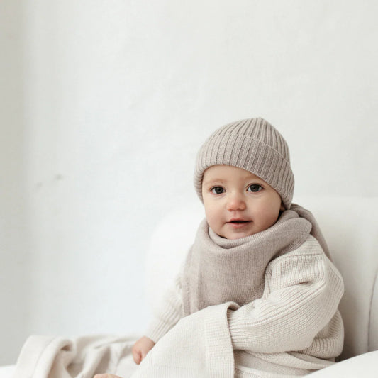 Lille Toni - Dreieckstuch Elise in Camel Melange für Babys & Kinder aus 100 % Merinowolle