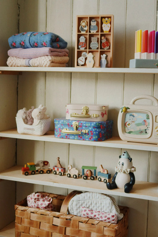 Konges - Holzzug Eisenbahn Zirkus mit Spielfiguren