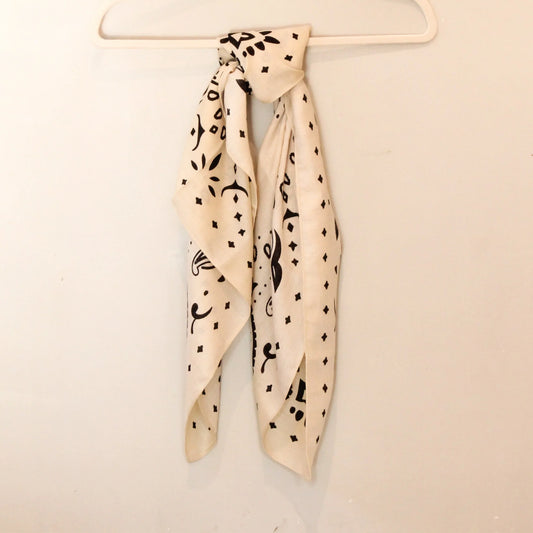 Stadtkinder - grosses Bandana in Ecru  / schwarz 90x90