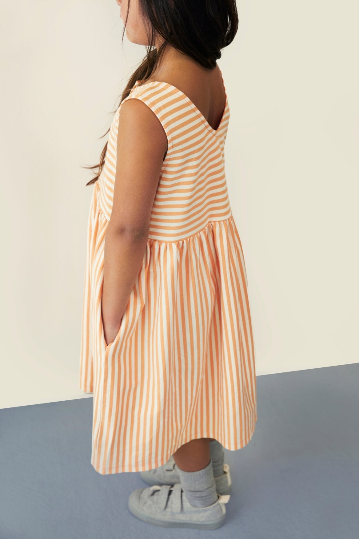 Gray Label - Trägerkleid in Melone weiss / gestreift aus 100 % Biobaumwolle