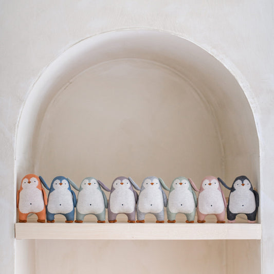 Ava & Yves  - Babyrassel Pinguin in Rosa