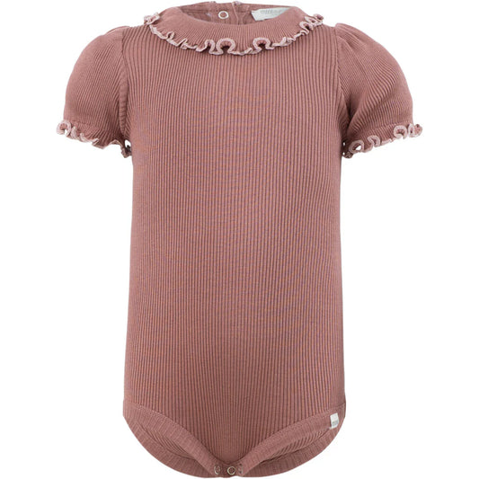 Minimalisma - Bohemia Kurzarm Body mit Rüschenkragen in Antique Rose mit Sweet Rose
