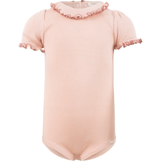 Minimalisma - Bohemia Kurzarm Body mit Rüschenkragen in Sweet Rose / Antique Rosa