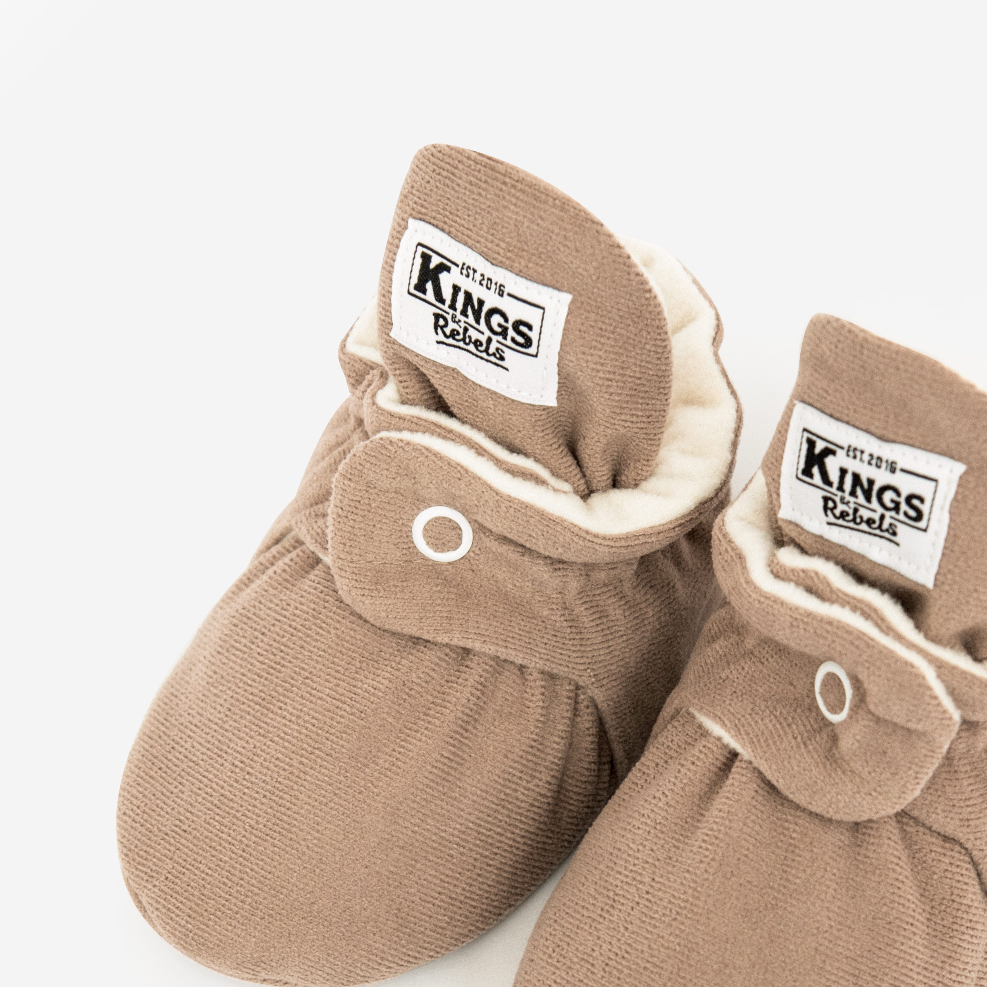 King & Rebels - Gamuza Classic Babyboots in Cafe