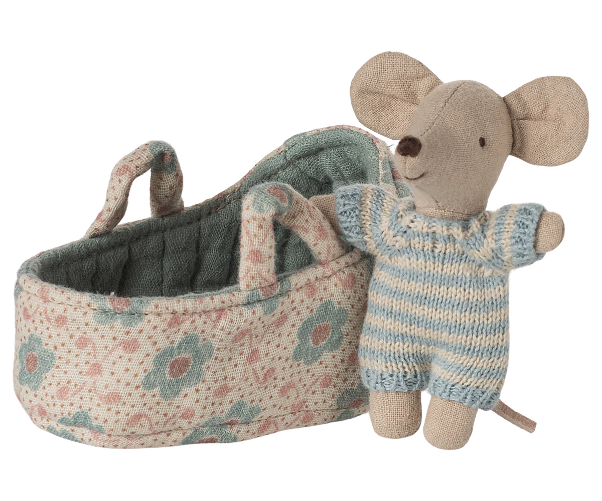 Maileg - Babymaus in Tragetasche Hellblau