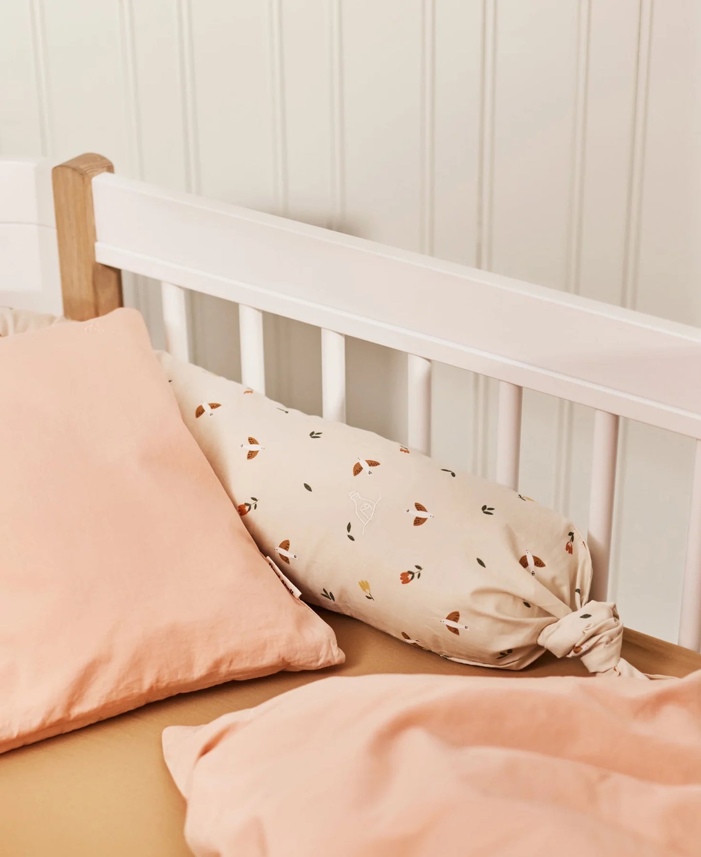 Dear April - Bettschlange in Songbirds Beige aus 100 % Biobaumwolle