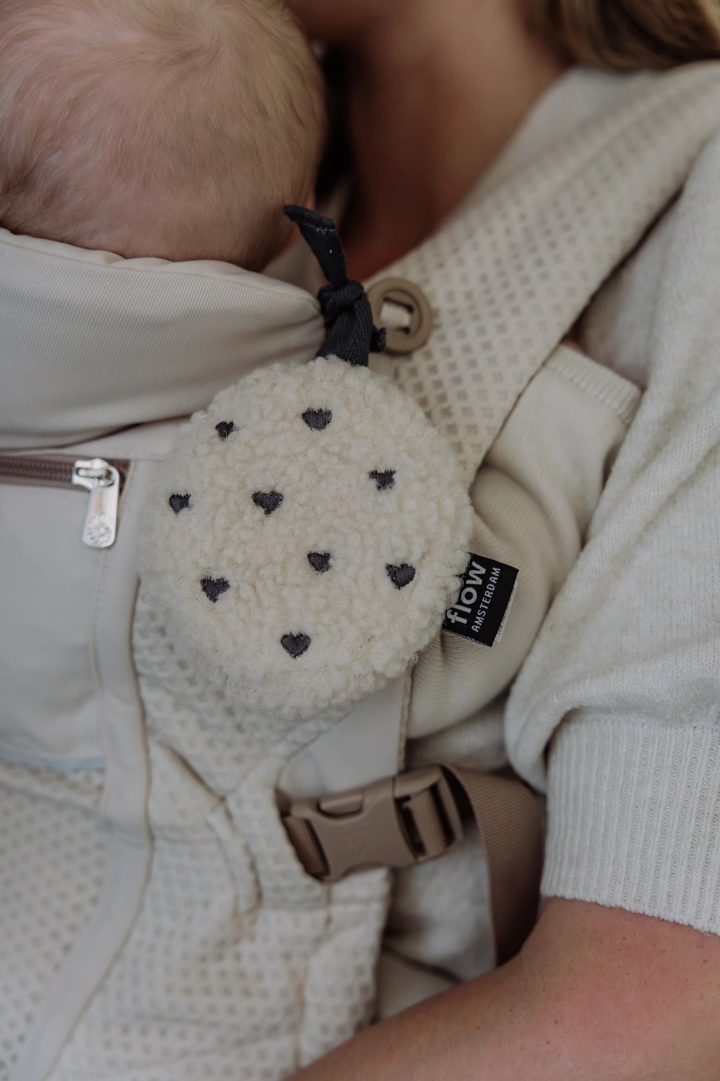 Flow Amsterdam - Billy Spieluhr & White noise to go in Tedddy mit Herz in Grey