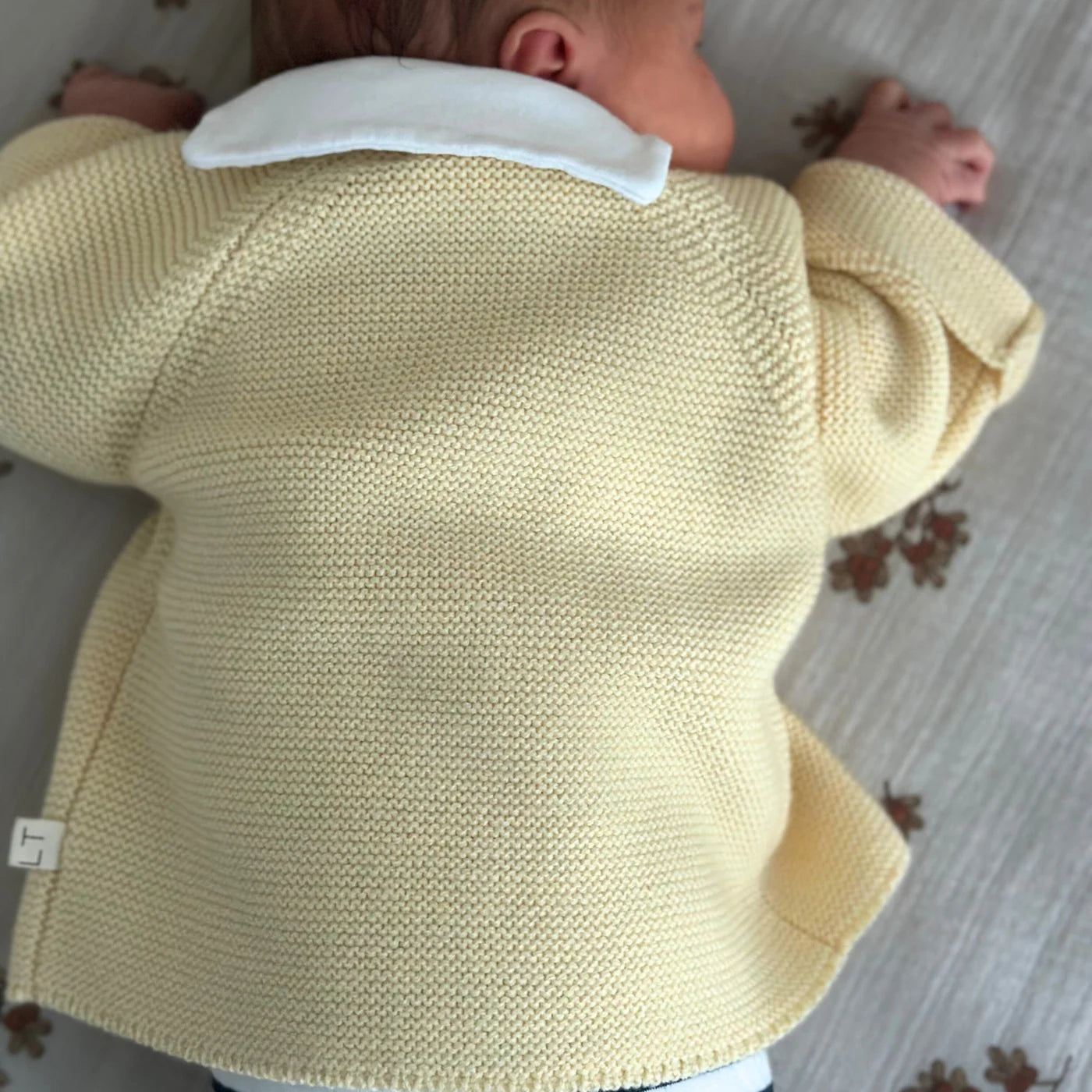 Lille Toni- Emil superweicheBaby Strickjacke Emil in Buttermilk 100 % Merinowolle mitwachsend