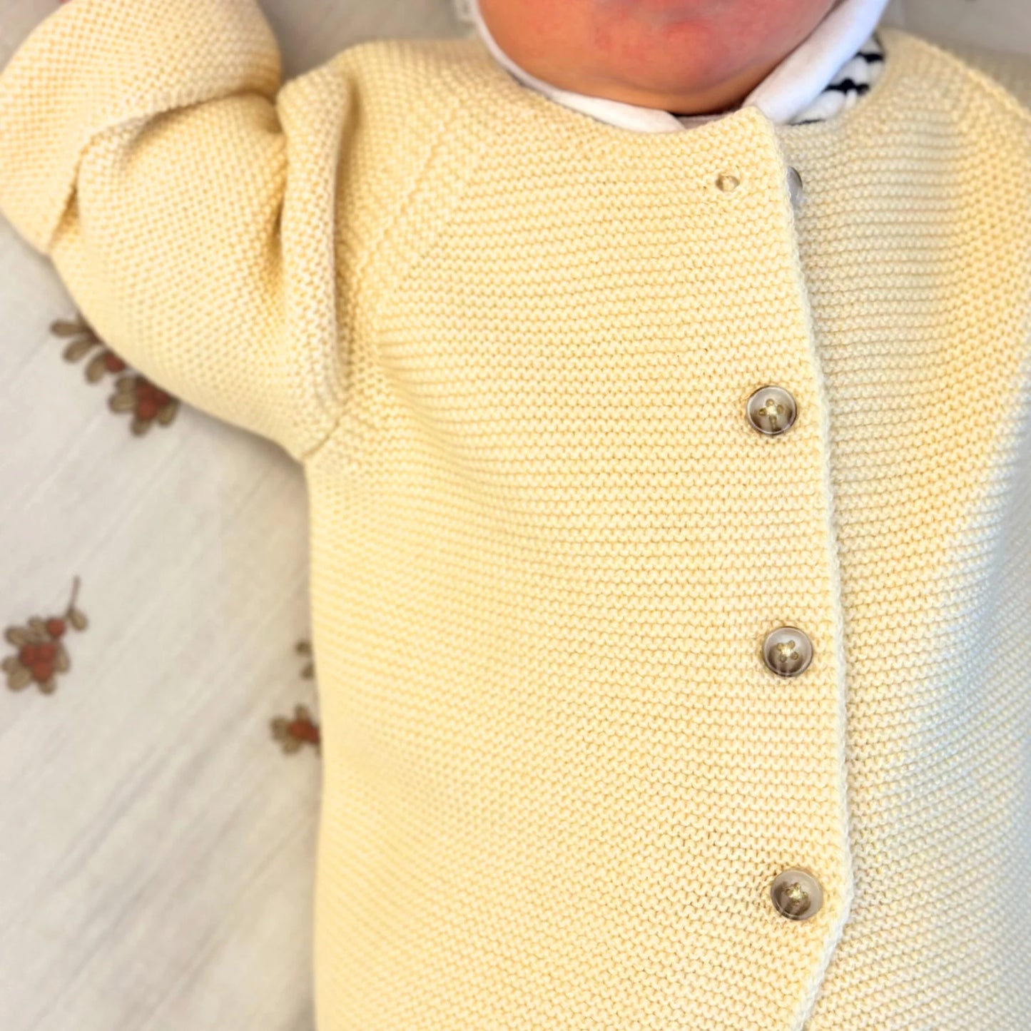 Lille Toni- Emil superweicheBaby Strickjacke Emil in Buttermilk 100 % Merinowolle mitwachsend