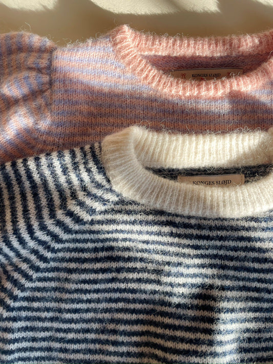 Konges Sløjd - Berle Strickpullover in hellblau / rosa gestreift mit Puffärmeln