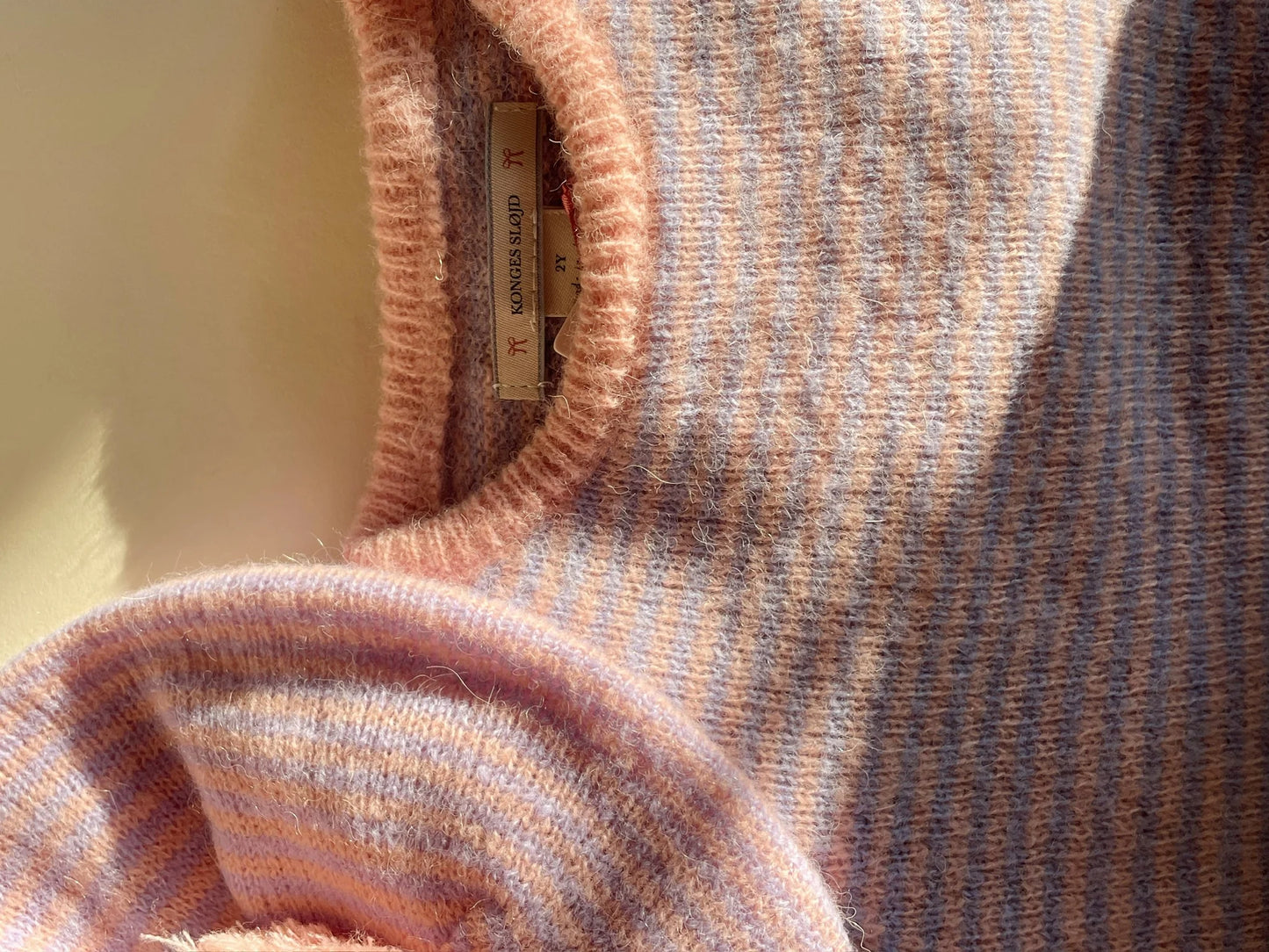 Konges Sløjd - Berle Strickpullover in hellblau / rosa gestreift mit Puffärmeln