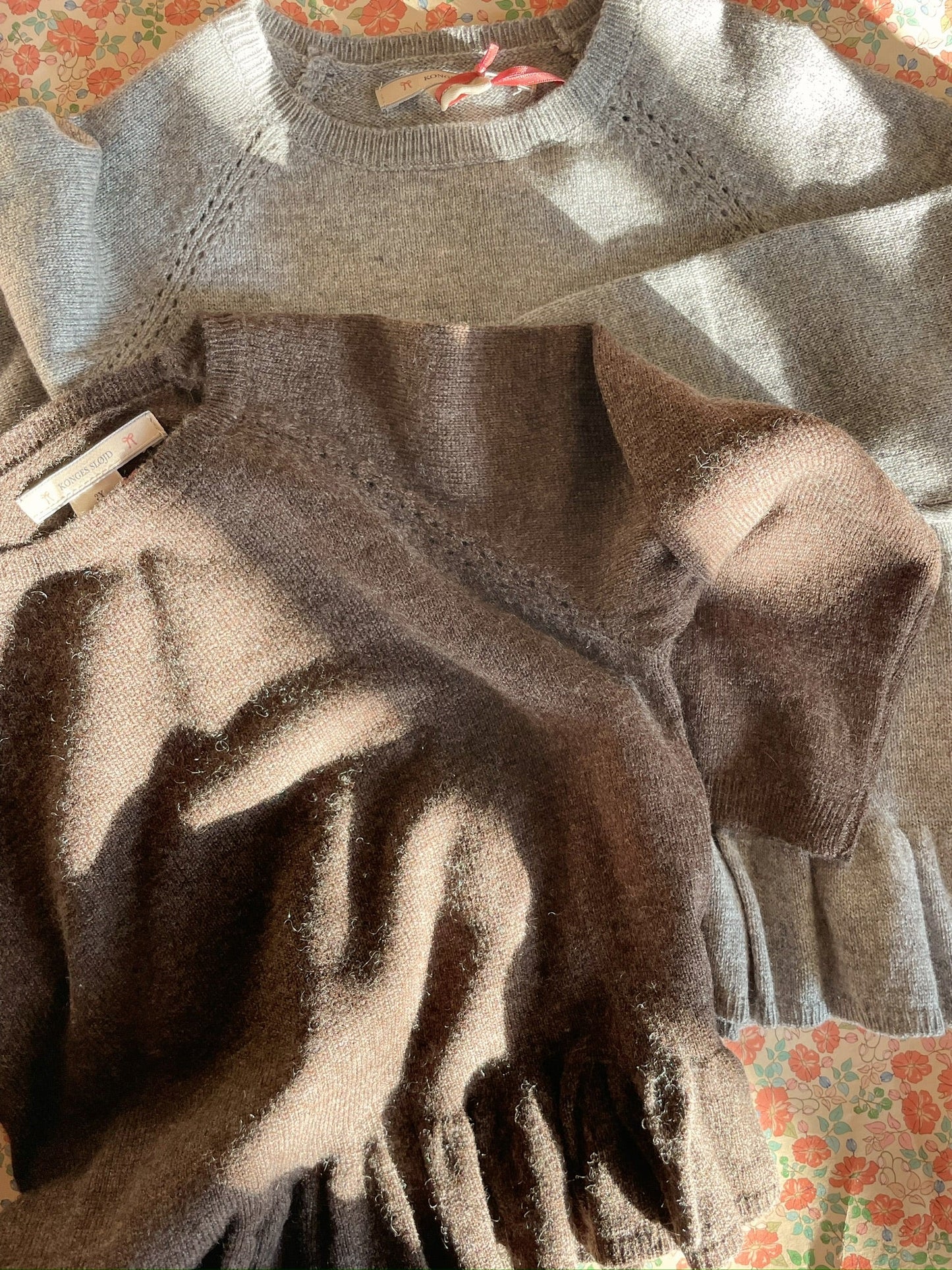 Konges Sløjd - Cathy Pullover mit Rüschen in braun aus Kaschmir Wolle