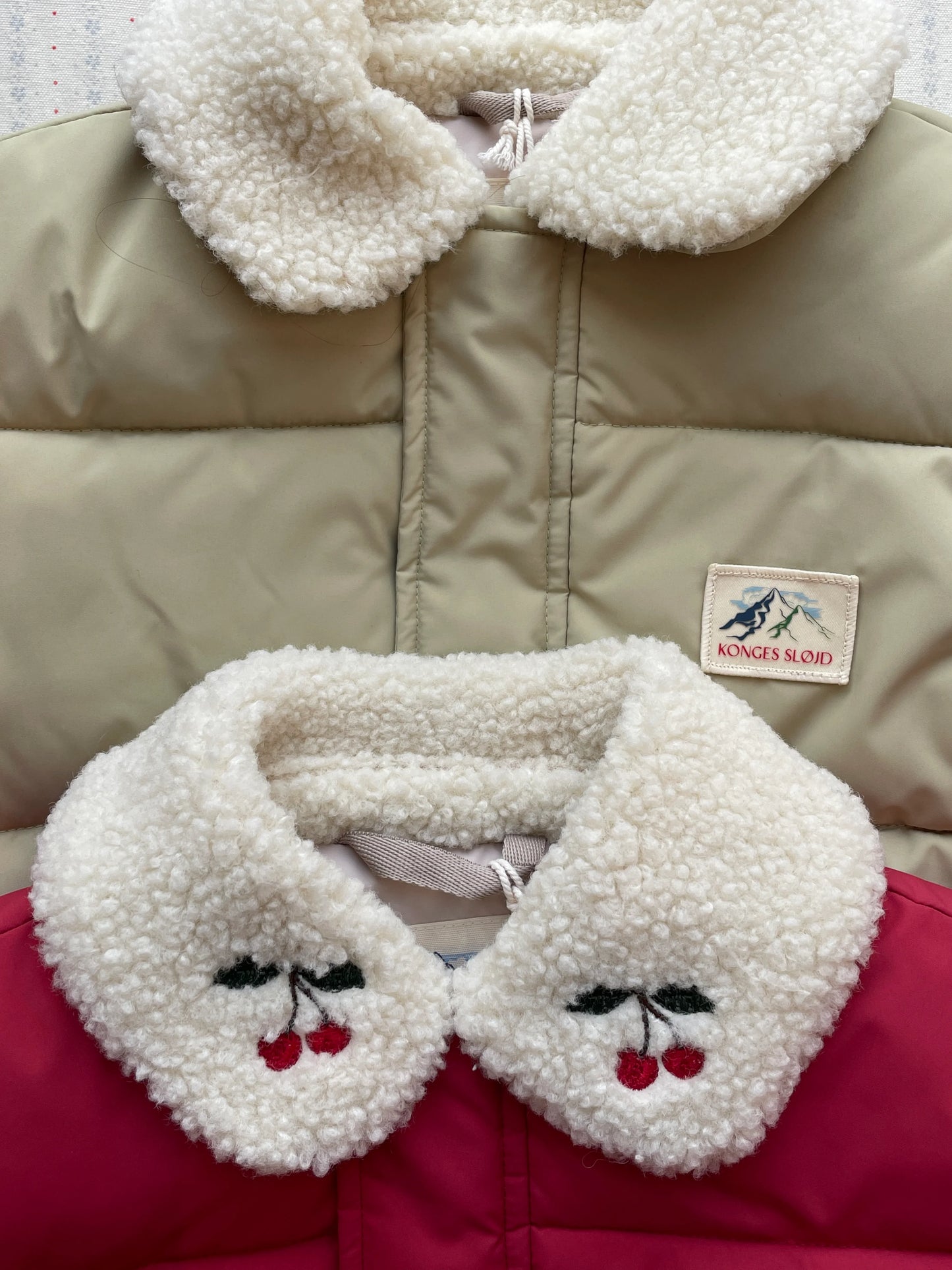 Konges Slojd - Alpi Collar Kinder Winterjacke in Rot mit Teddy Kragen