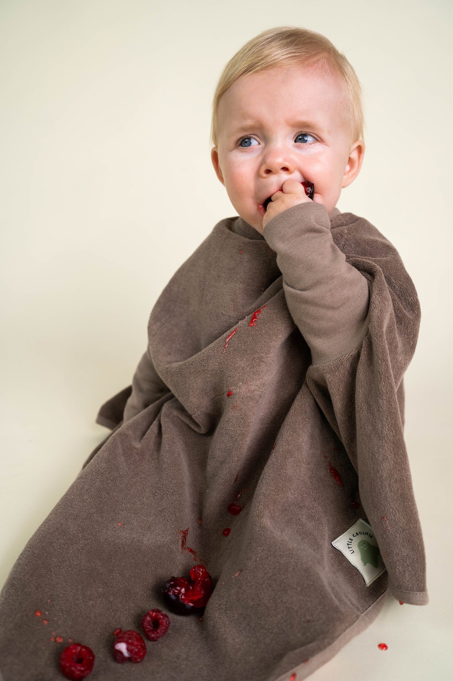 Little Casimir - Lätzchen in Timeless Taupe