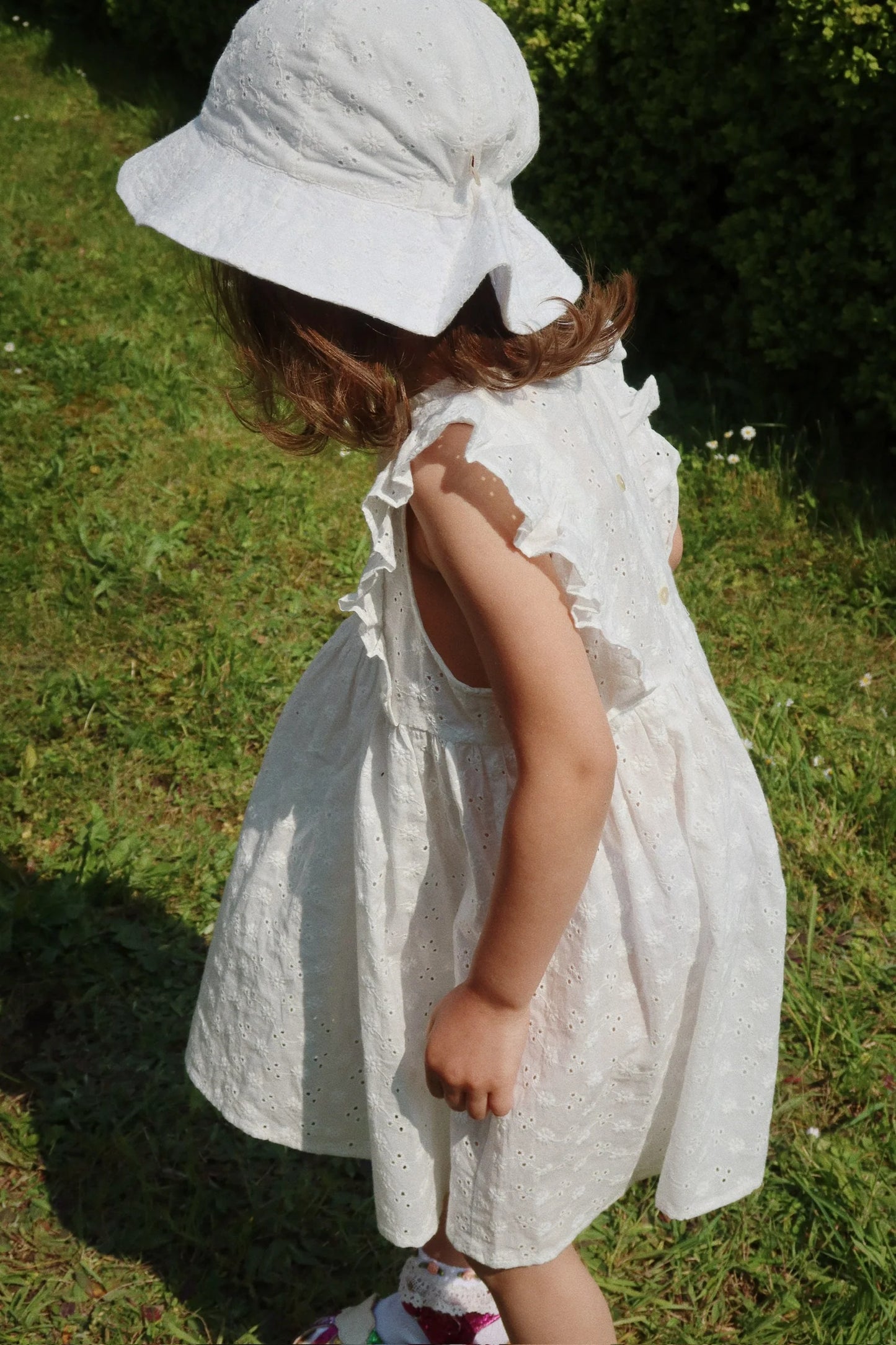 Konges Sløjd - Sonnenhut Lacey in creme weiss mit Bänder
