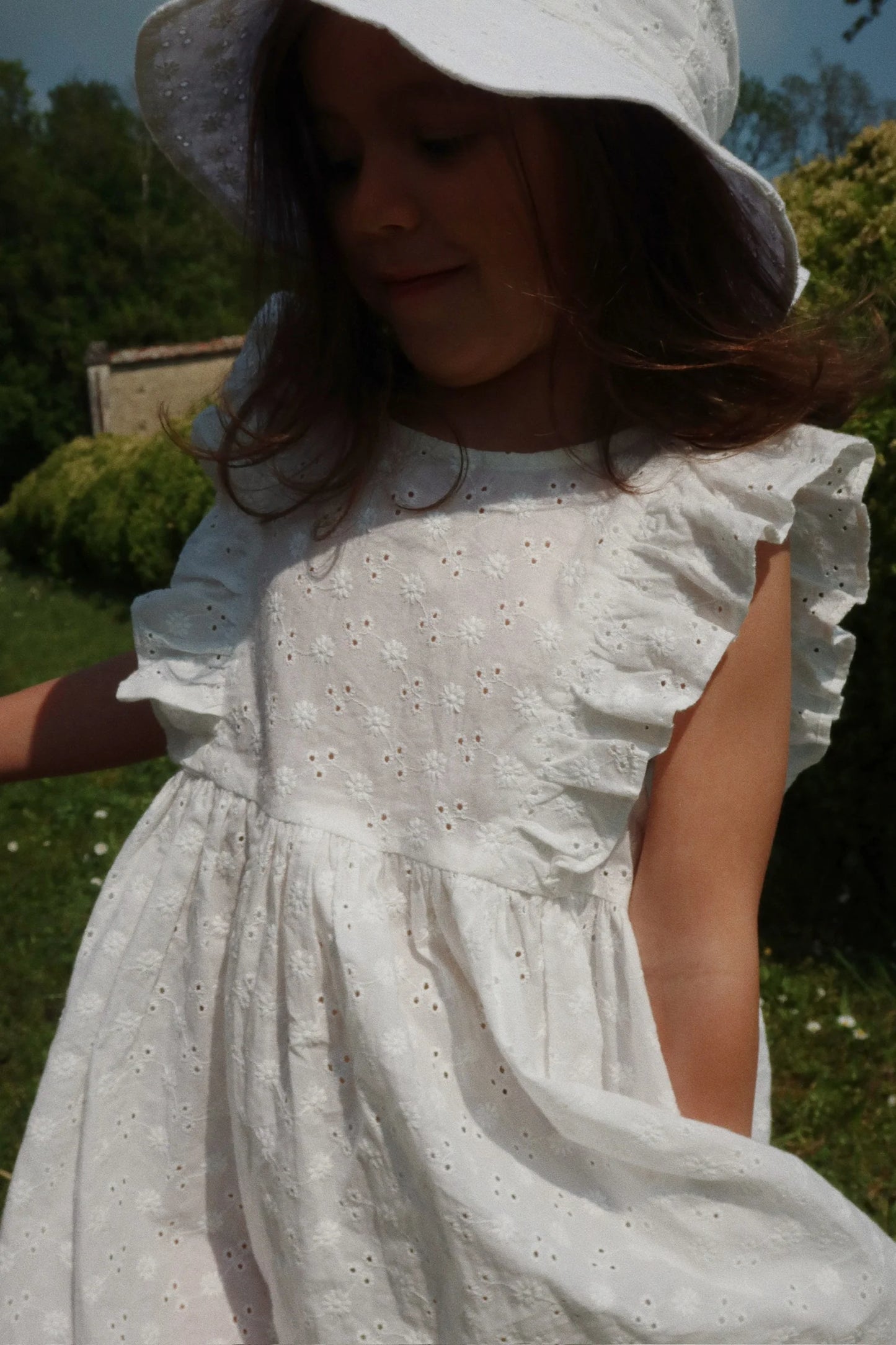 Konges Sløjd - Sonnenhut Lacey in creme weiss mit Bänder