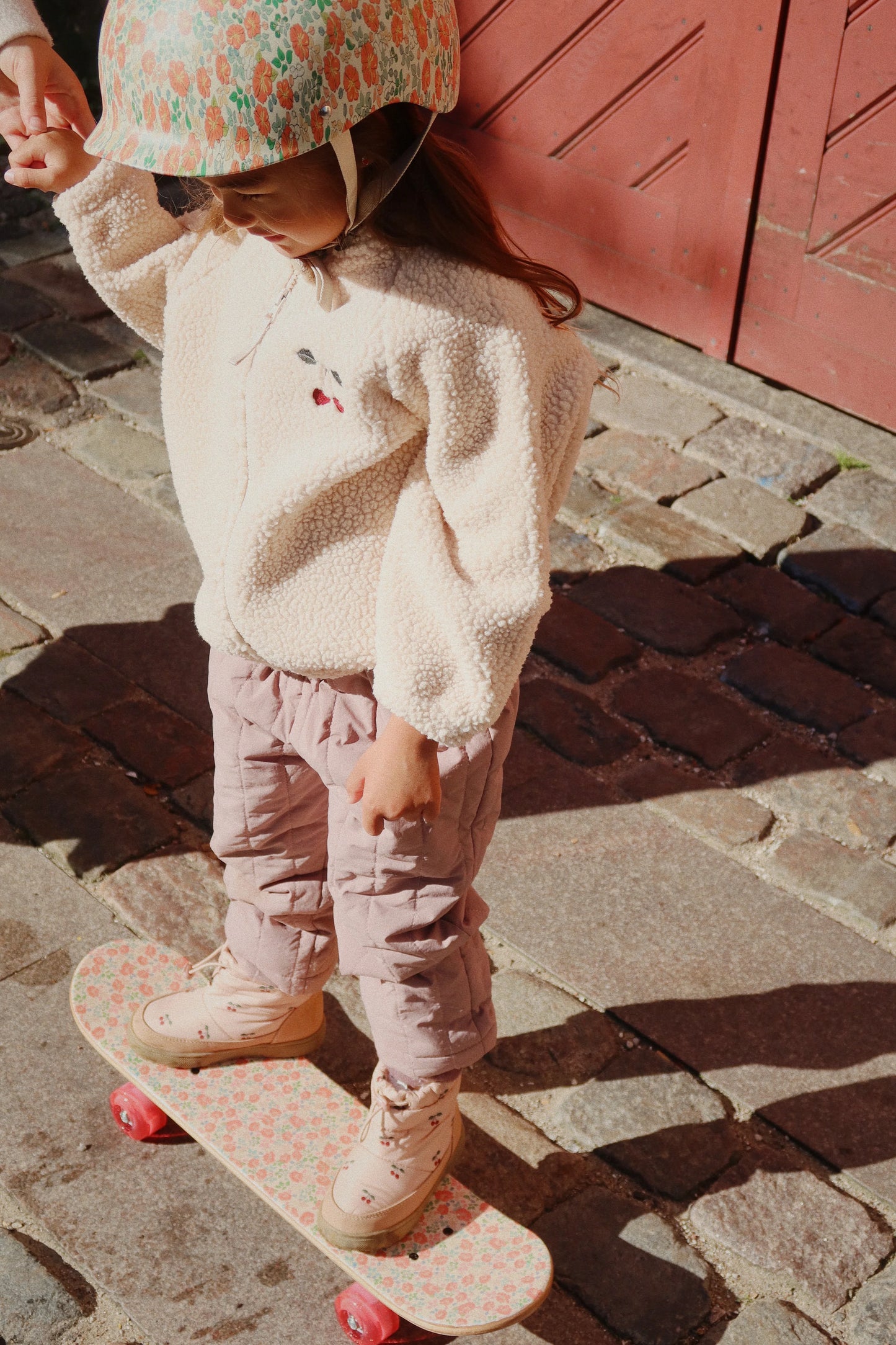 Konges Sløjd - Jazz Teddyjacke beige nature mit Kirsche
