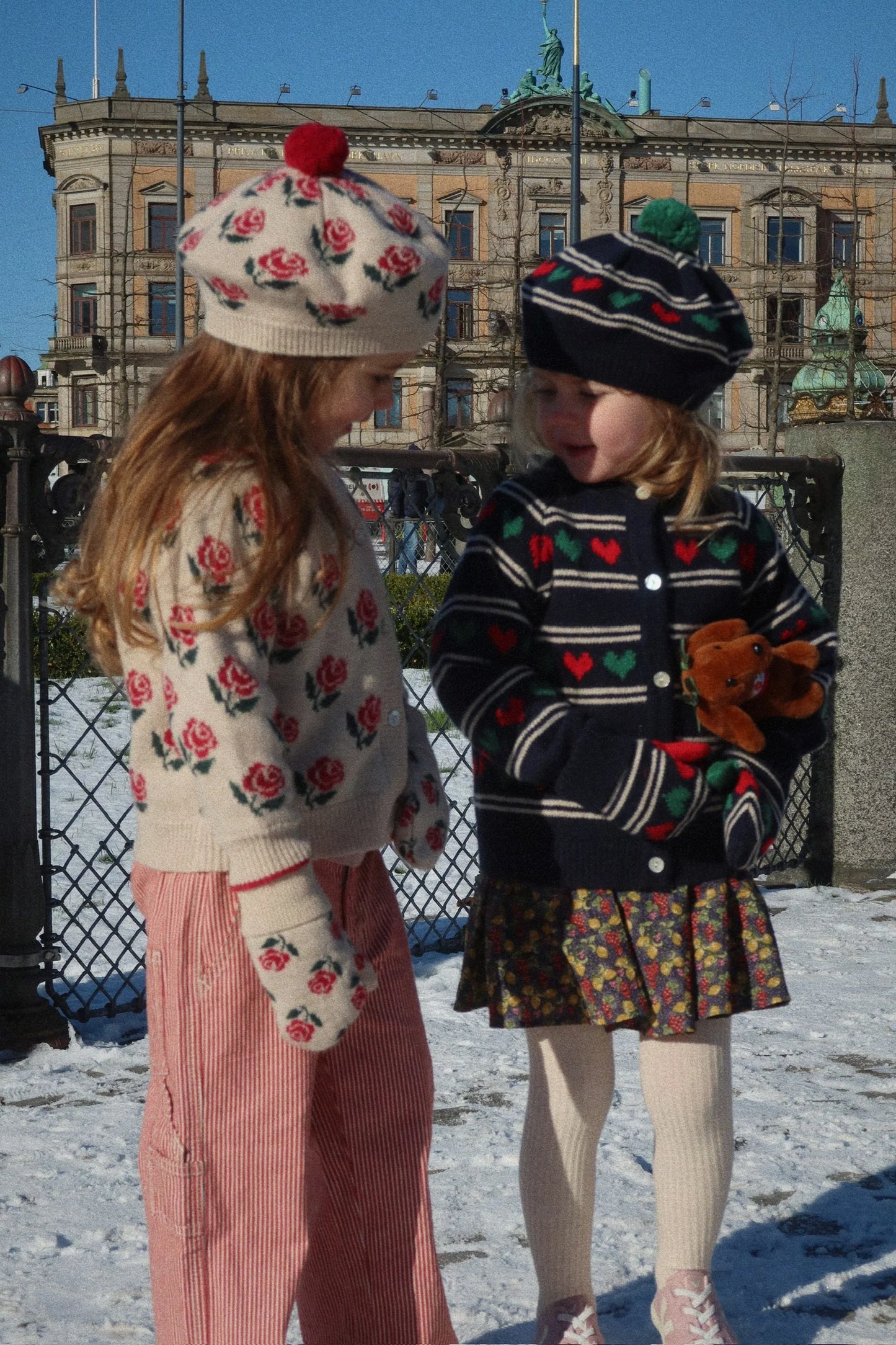 Konges Sløjd - Belou Strickjacke in Beige mit Rosen
