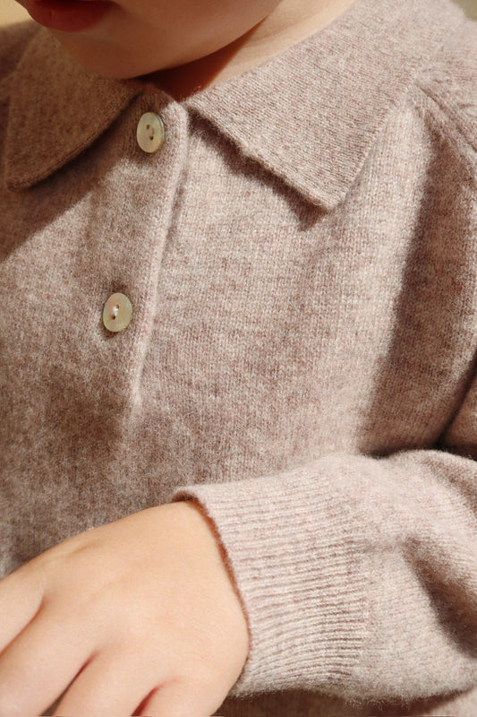 Konges - Polo in Beige mit Stickerei aus 100 % leichter Wolle