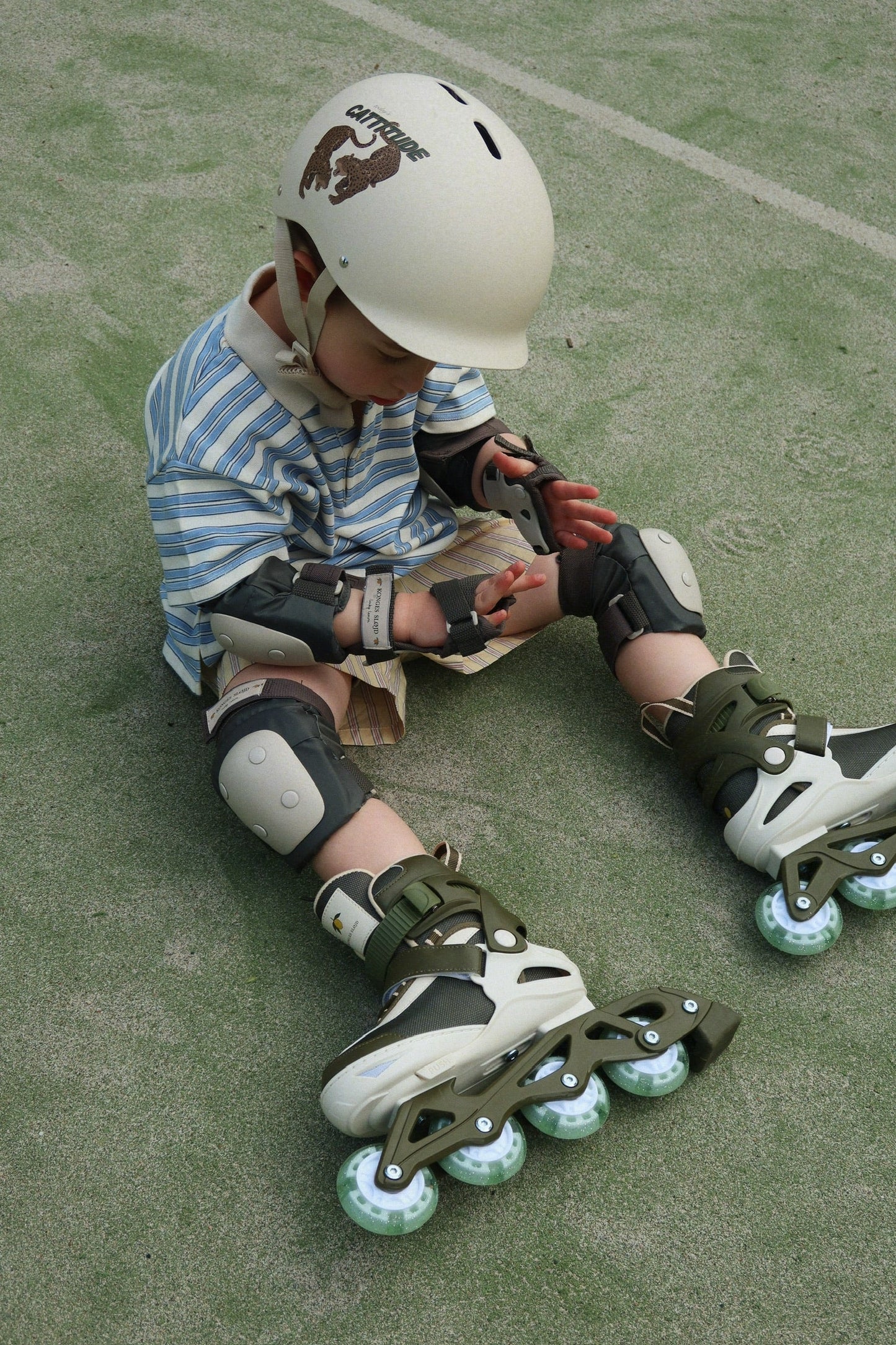 Konges Sløjd - Spotty Polo Kurzarm gestreift blau weiss Biobaumwolle mit Kleeblatt Stick